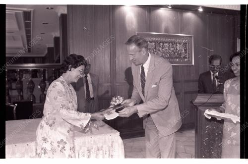 HANDING OVER NEW YAN