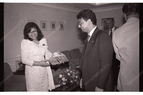 TRINIDAD MINISTER CALLS ON RAFIDAH