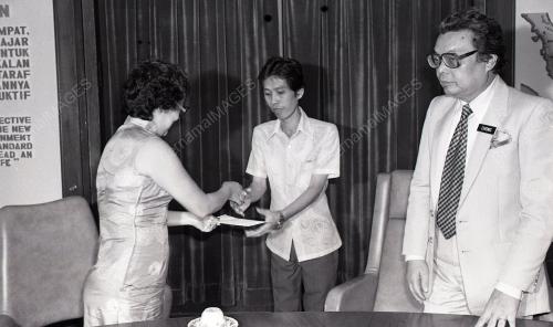 DISEMBER 1982