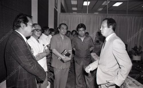 DISEMBER 1982