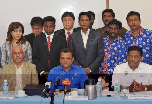 DATUK SERI DR M.KAYVEAS