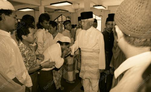 KL08_190190_AGONG