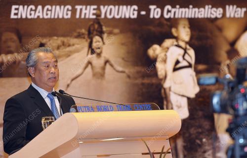 KL08_19042015_CRIMINALISE_WAR