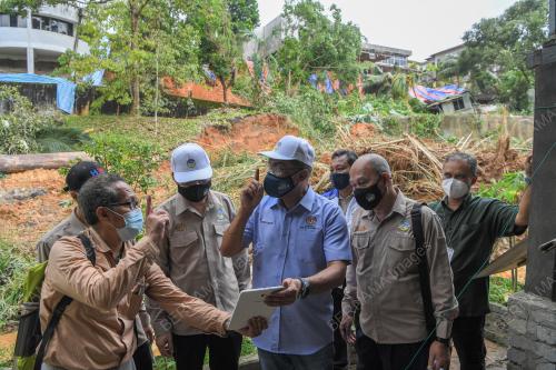 DATUK SERI TAKIYUDDIN HASSAN
