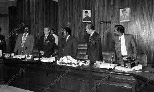 MAJLIS TAKLIMAT DI PARLIMEN
