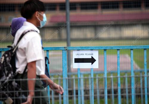 TINJAUAN HARI PERTAMA SESI PERSEKOLAHAN