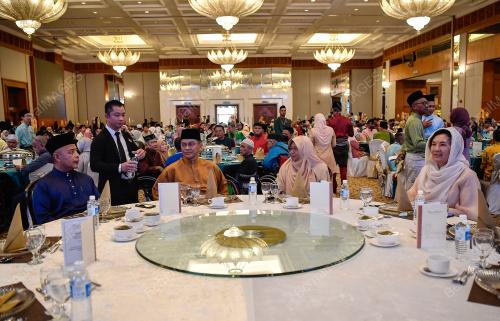 SENATOR DATUK DR NAÃ•IM MOKHTAR