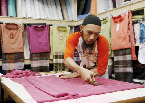 PERSIAPAN BAJU MELAYU RAYA