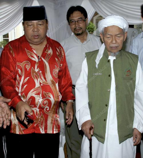 NIK ABDUL AZIZ NIK MAT