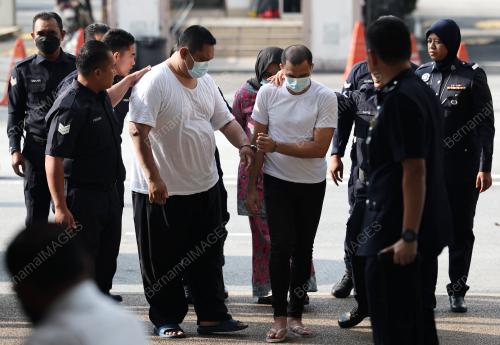 TIGA RAKAN DIDAKWA KESALAHAN PENGUBAHAN WANG HARAM