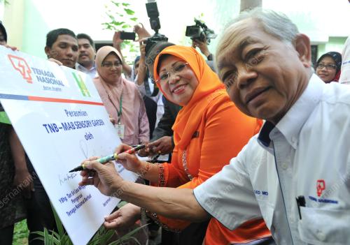 DATUK SERI ROHANI ABDUL KARIM