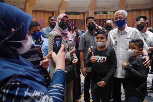 DATUK SERI ISMAIL SABRI YAAKOB