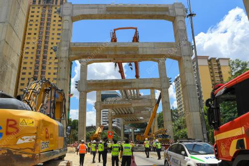 KREN JATUH DI PERSIARAN ALAM DAMAI