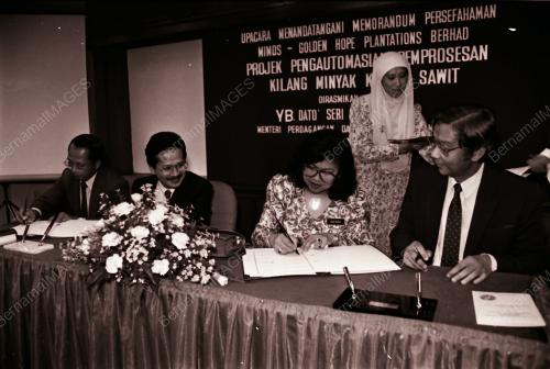 DATO' SERI RAFIDAH AZIZ