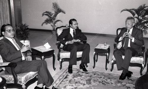 DR. MAHATHIR MOHAMAD