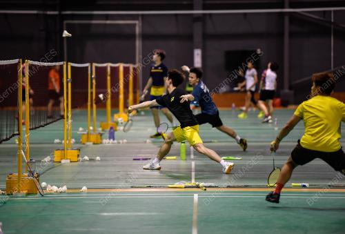 LATIHAN BADMINTON