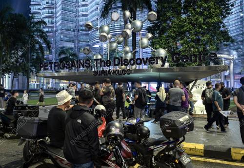 OPERASI DBKL JURUGAMBAR KLCC