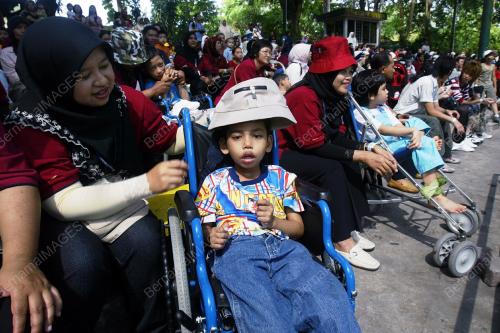 PROJEK KOMUNITI UM