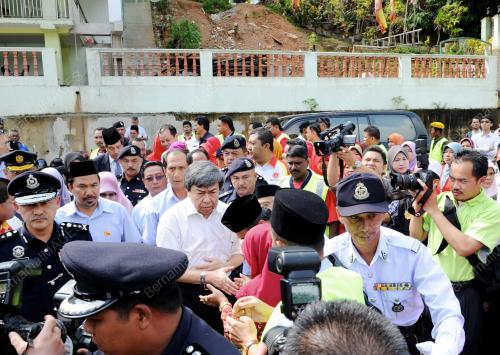 SULTAN SHARAFUDDIN IDRIS SHAH