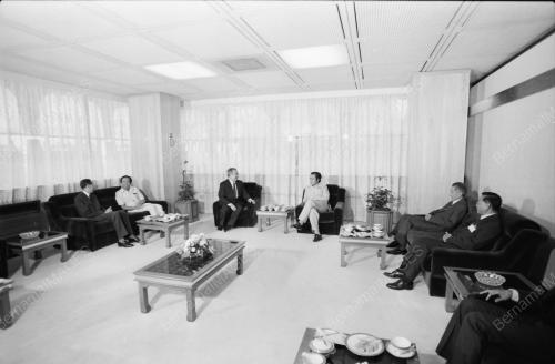 DR MAHATHIR MOHAMAD
