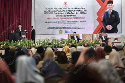 DATUK DR MOHD NA'IM MOKHTAR