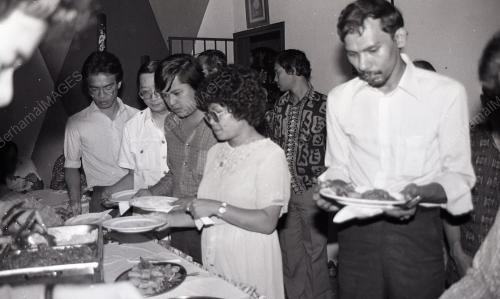MAKAN MALAM