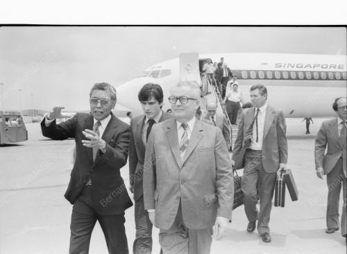 MENTERI