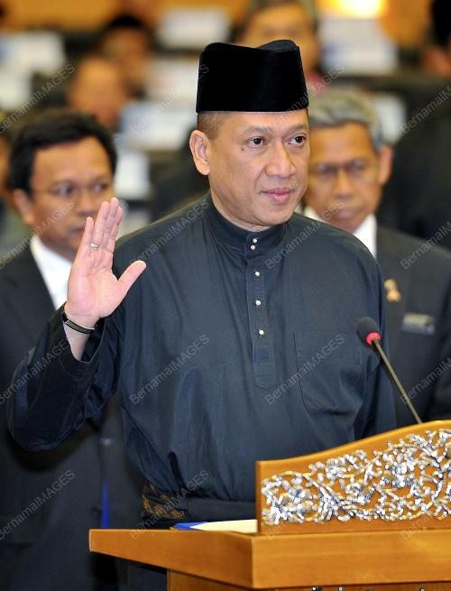 KL08_24062013_ANGKAT_SUMPAH