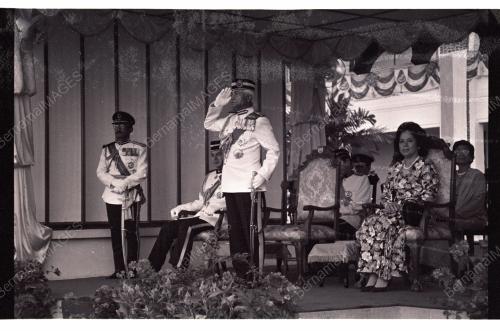 AGONG DI PERBARISAN PULAPOL