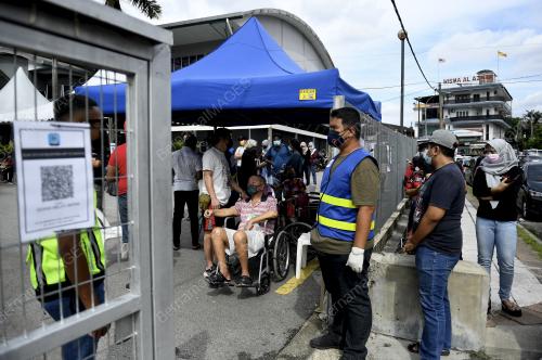 PUSAT VAKSINASI DAN PROGRAM VAKSINASI BERGERAK