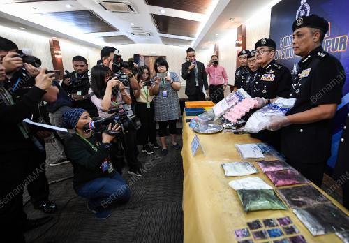 DATUK SERI MAZLAN LAZIM