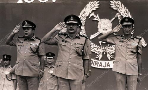 KL08_250390_HARI_POLIS
