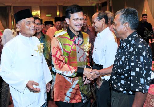 DATUK RAJA NONG CHIK RAJA ZAINAL ABIDIN