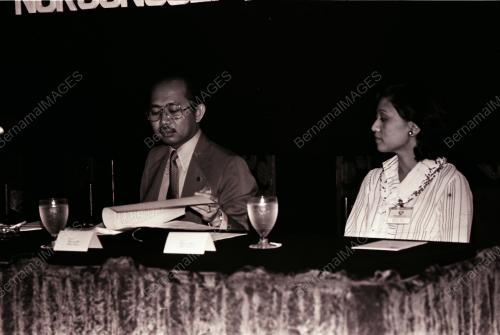 PAKAIAN SEKOLAH BARU