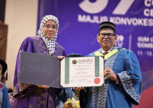 TUNKU AZIZAH AMINAH MAIMUNAH ISKANDARIAH
