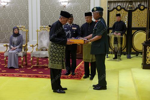 AL-SULTAN ABDULLAH RI'AYATUDDIN AL-MUSTAFA BILLAH SHAH