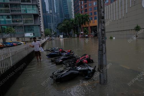 BANJIR KILAT DI JALAN KIA PENG