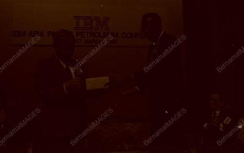 KL08_260390_IBM