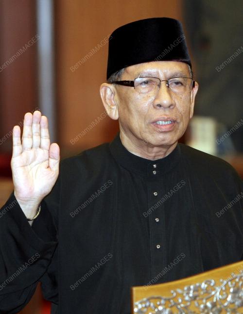 ABU ZAHAR NIKA UJANG