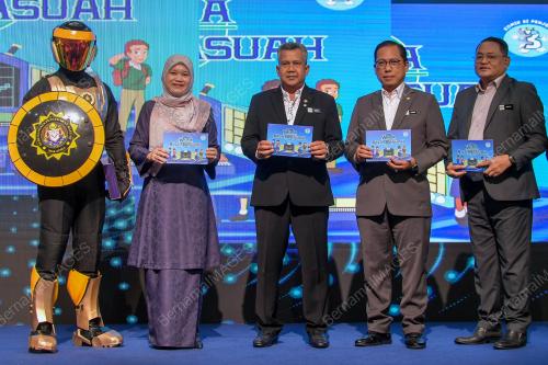 FADHLINA SIDEK