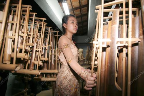ANGKLUNG