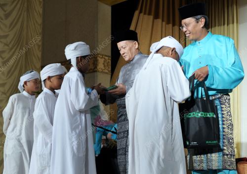 KL08_26082012_RAYA