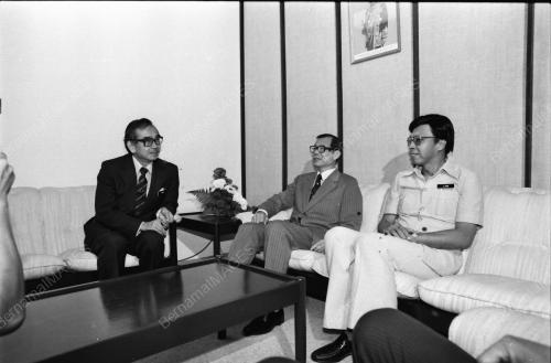 MENTERI