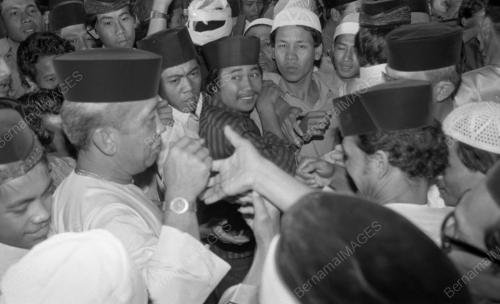 KL08_27072015_AGONG_SOLAT