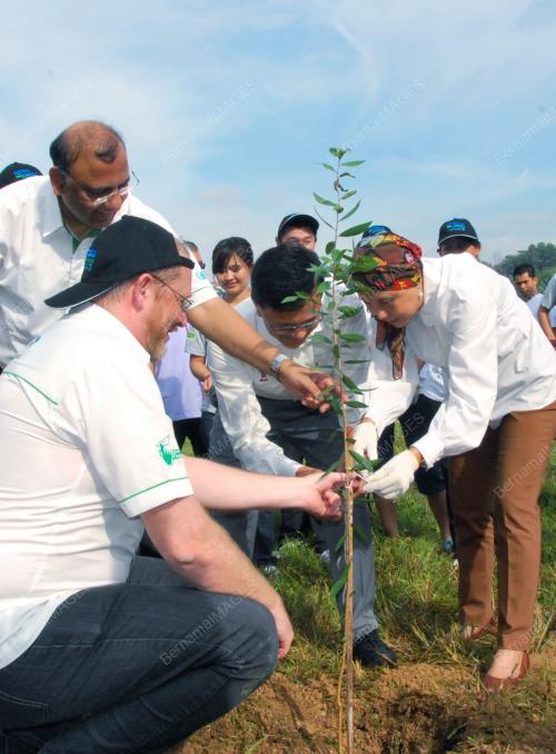 DATUK RAJA NONG CHIK RAJA ZAINAL ABIDIN