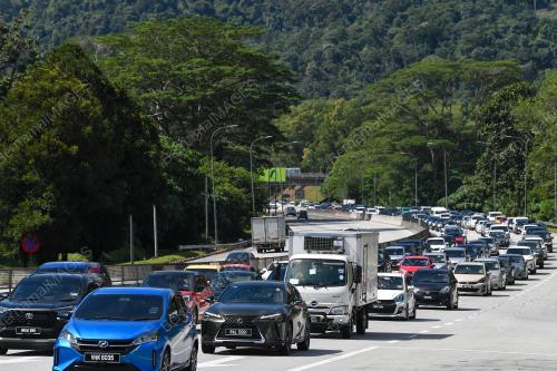 TINJAUAN ALIRAN TRAFIK LEBUHRAYA