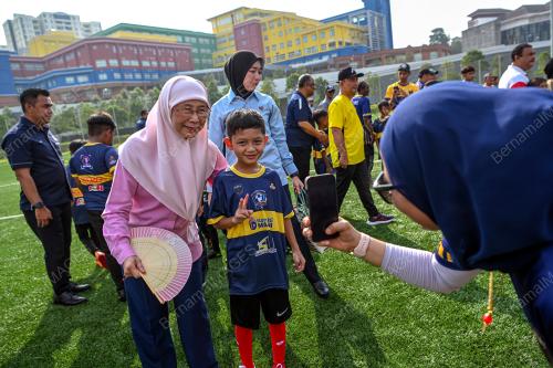 DATUK SERI DR WAN AZIZAH WAN ISMAIL