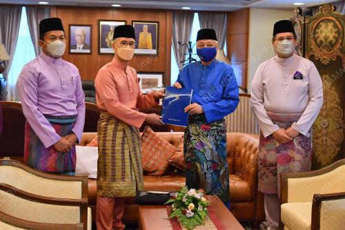 DATUK SERI ISMAIL SABRI YAAKOB