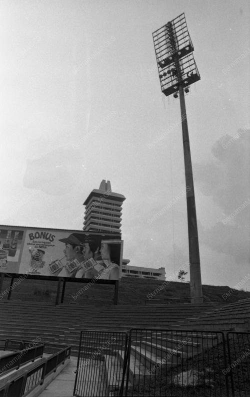 KL08_29012015_PASANG_LAMPU