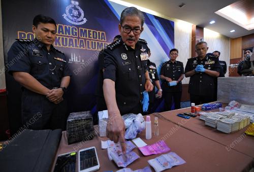 KL08_29012018_BLACK_MONEY